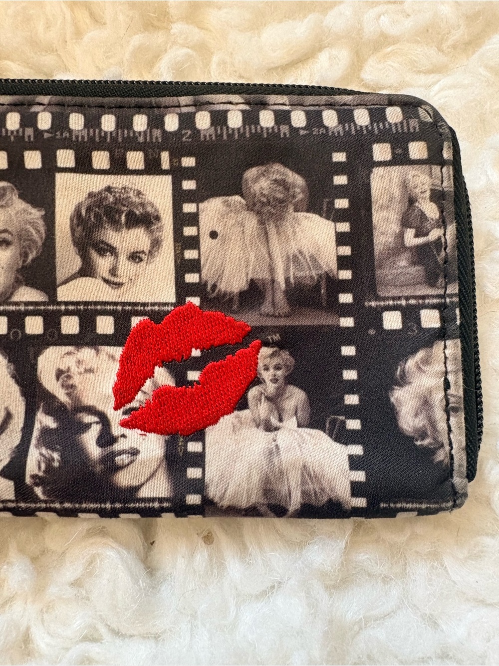 Marilyn Monroe Print Wallet with Red Lip Accent - Picture 3 of 13